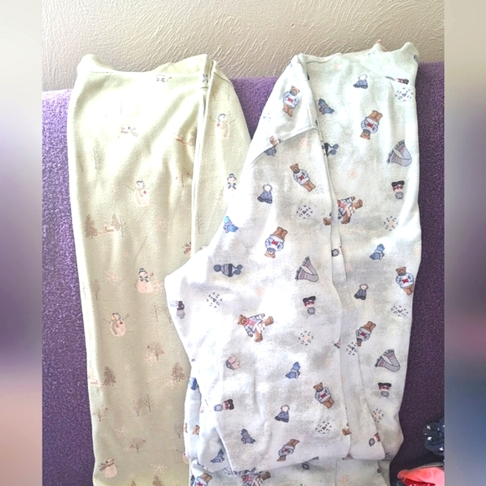 🐈‍⬛2 turtle neck tops🐈‍⬛